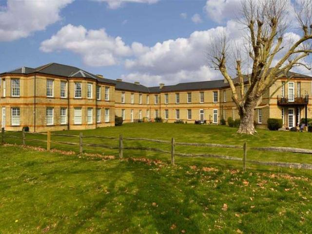 Apartment for sale in Manor Park, Epsom