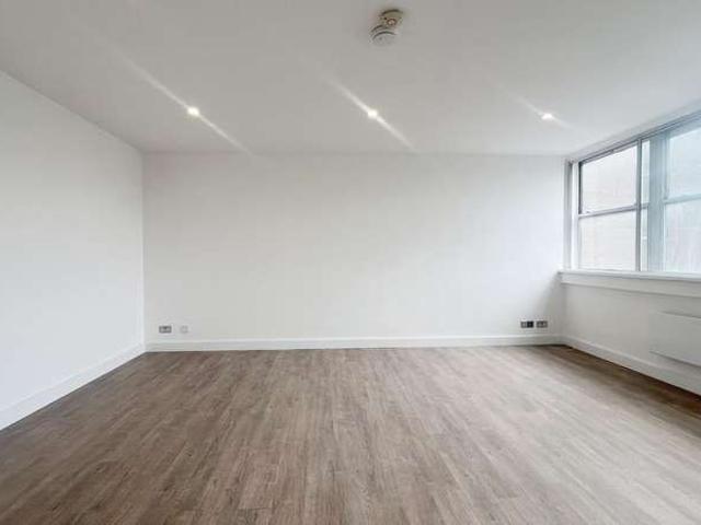 Apartment for sale in London Borough of Croydon, Selhurst