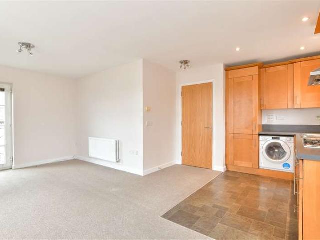Apartment for sale in Worcester Park Estate, Monks Orchard