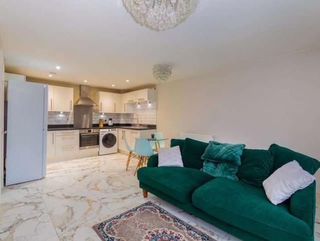Apartment for sale in Slough
