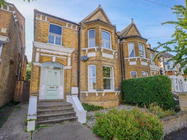 Apartment for sale in Penge, Greater London