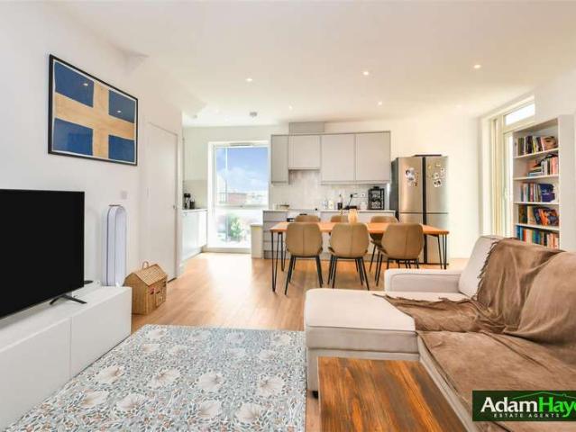 Apartment for sale in Temple Fortune, Greater London