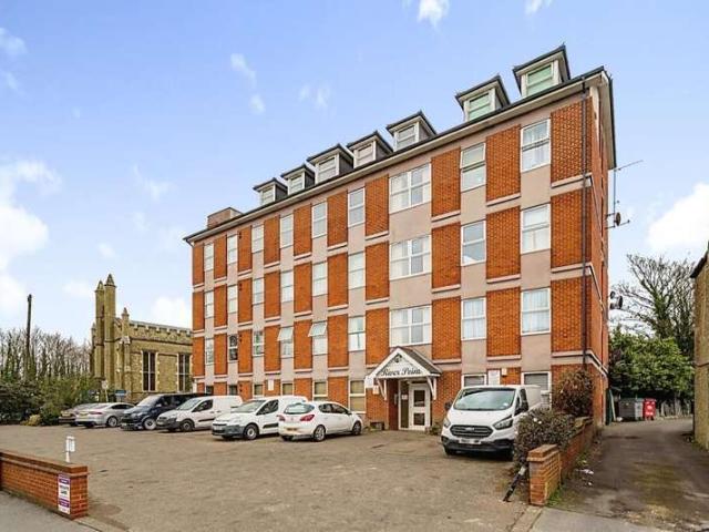 Apartment for sale in Broxbourne, Hertfordshire