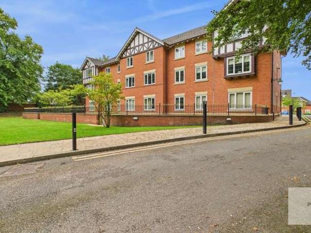 Apartment for sale in Redvales, Bury