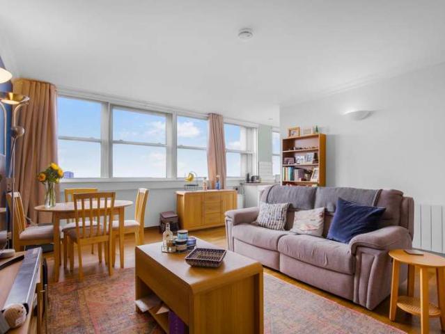 Apartment for sale in London Borough of Croydon, Greater London