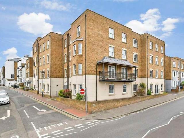 Apartment for sale in West Cliff, Acol