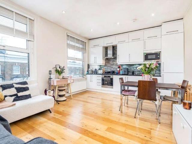 Apartment for sale in Maida Hill, Greater London