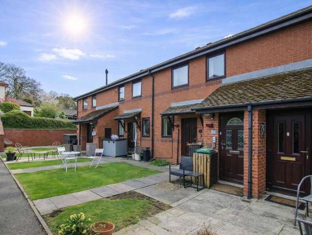 Apartment for sale in Pinders Heath, West Yorkshire