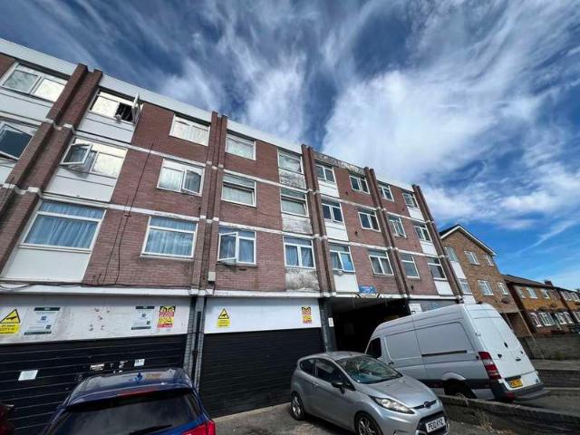 Apartment for sale in London Borough of Croydon, Thornton Heath