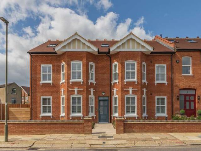 Apartment for sale in The Hale, Mill Hill