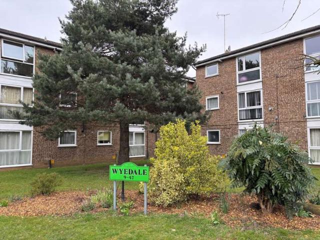 Apartment for sale in Five Acres, Hertfordshire