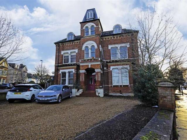 Apartment for sale in London Borough of Croydon, Greater London