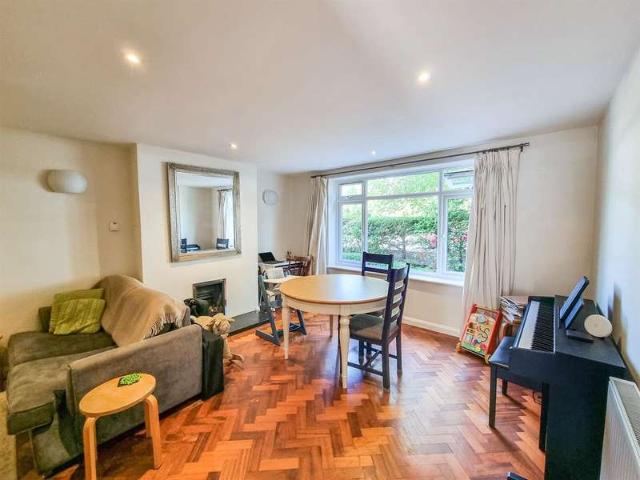 Apartment for sale in Strawberry Hill, Greater London
