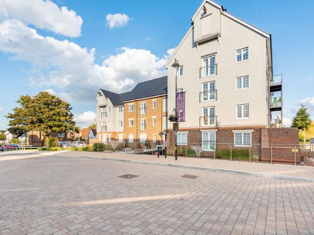 Apartment for sale in Wickhurst Green, Horsham