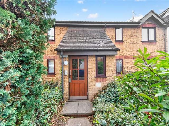 Apartment for sale in Chadwell Heath, Greater London