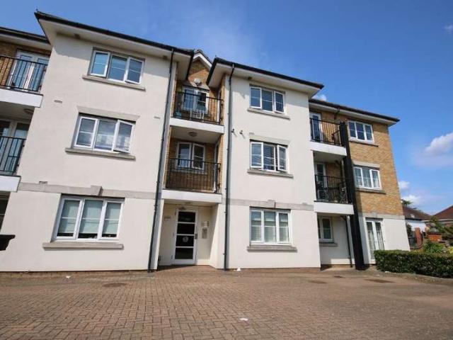 Flat for sale in The Hale, Greater London