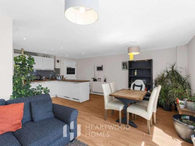 Apartment for sale in St Albans, Five Acres
