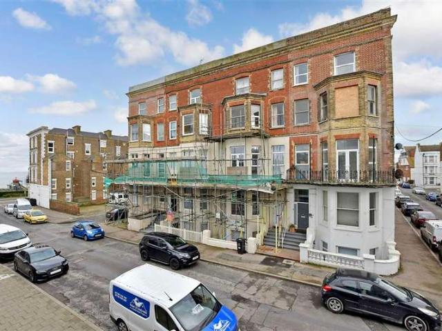 Apartment for sale in Cliftonville West, Acol