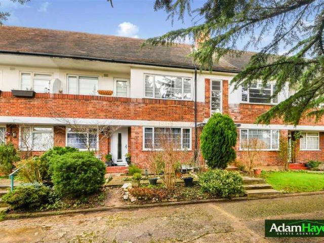 Apartment for sale in Woodside Park, Greater London