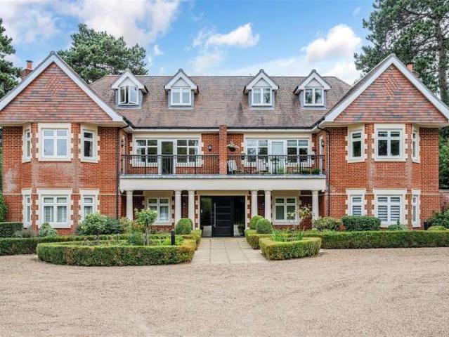 Apartment for sale in Red Hill, Surrey
