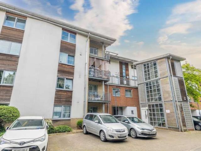 Apartment for sale in Slough