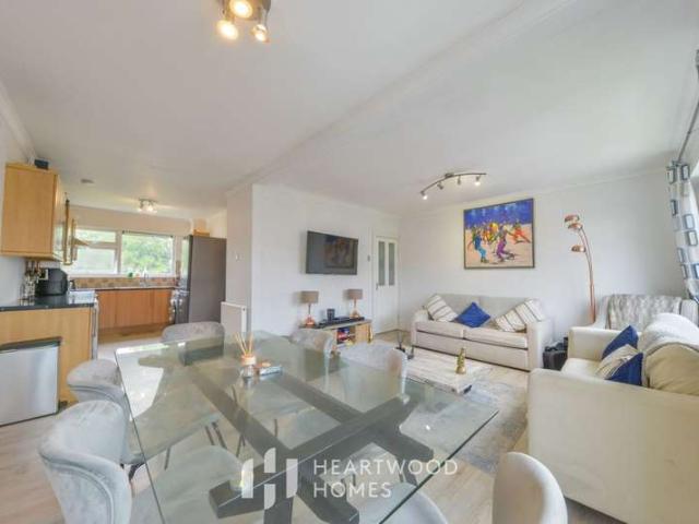 Apartment for rent in Five Acres, Hertfordshire