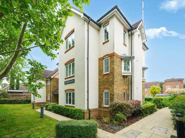 Apartment for sale in Row Town, Surrey