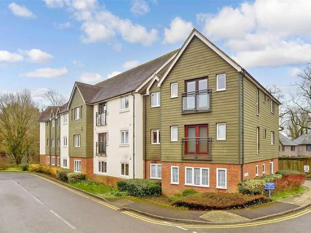 Apartment for sale in Horsham, West Sussex