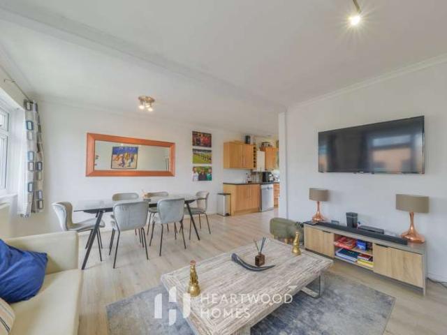 Apartment for sale in Five Acres, Hertfordshire