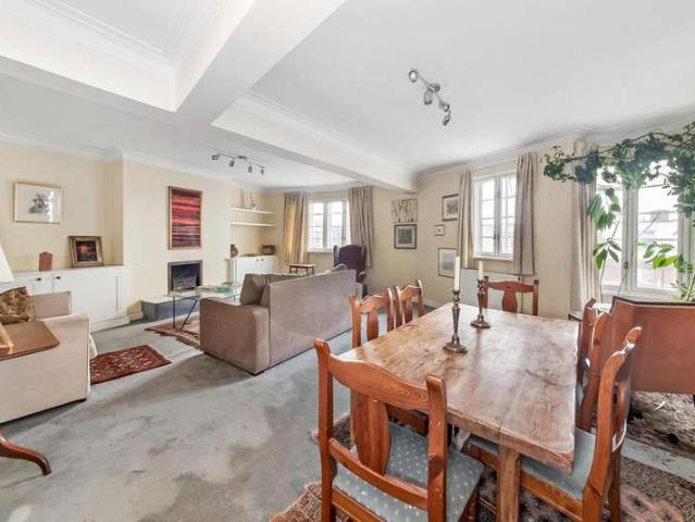 Apartment for sale in Streatham, Greater London