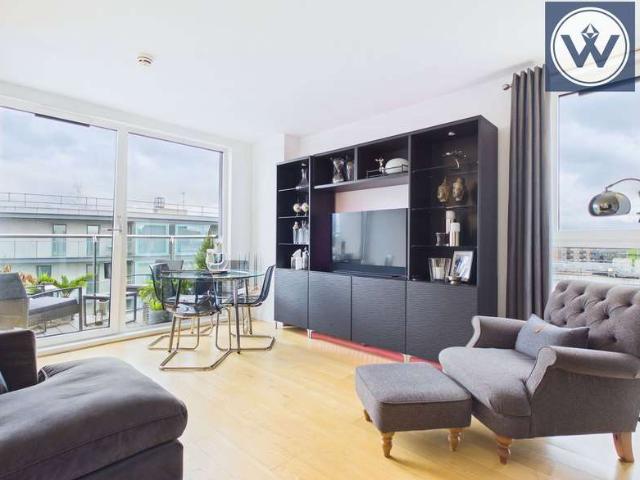 Apartment for sale in Hayes, Greater London