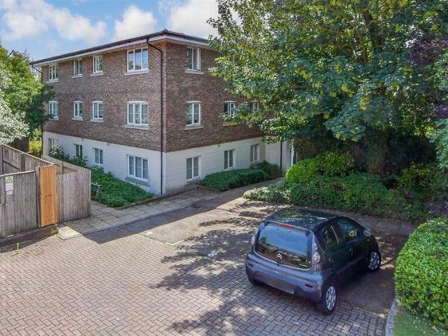 Apartment for sale in Midway, Kent