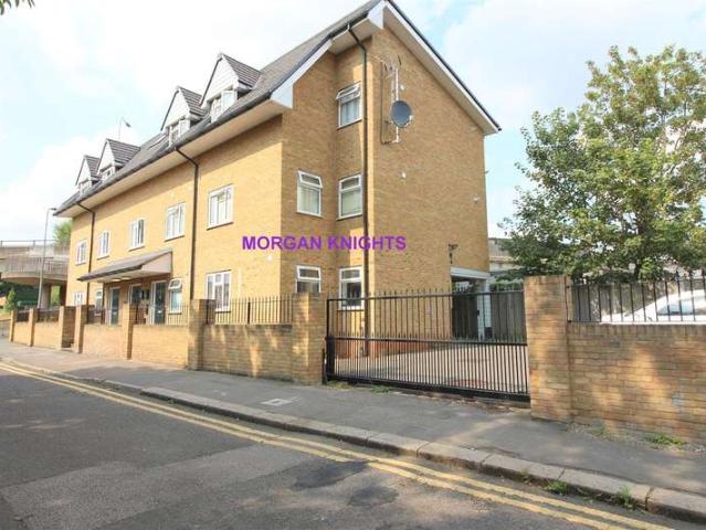Apartment for sale in Barking, Thames View