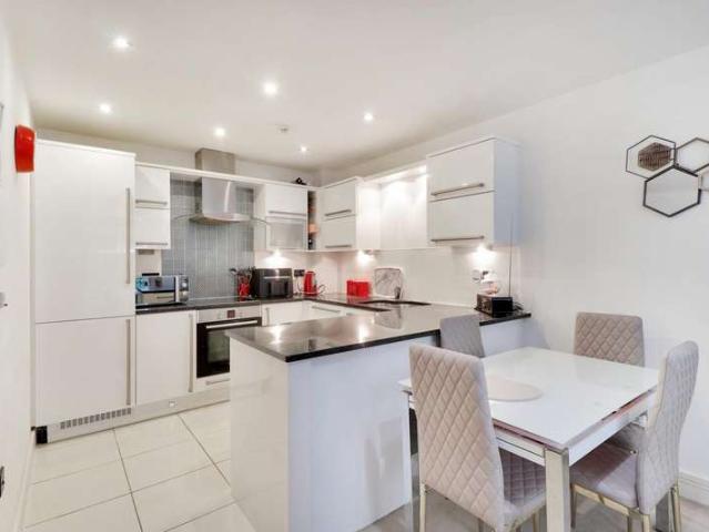 Apartment for sale in Hawkenbury, Sandown Park