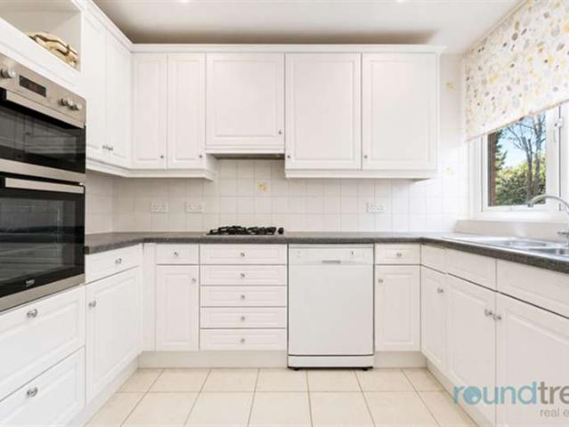 Apartment for sale in London Borough of Barnet, Greater London