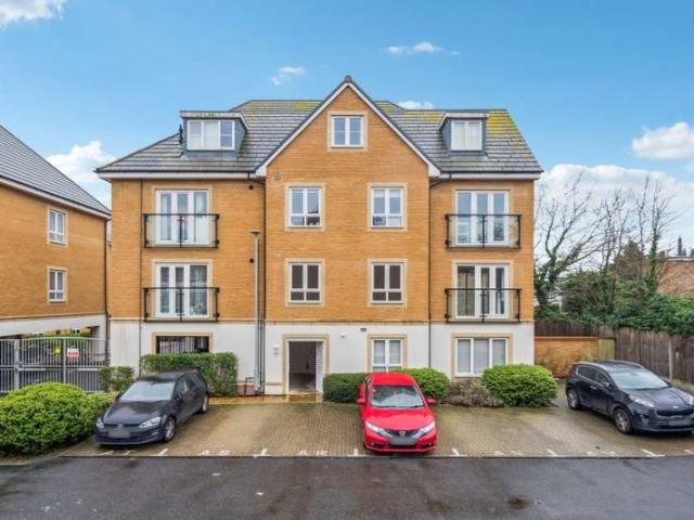 Apartment for sale in Slough
