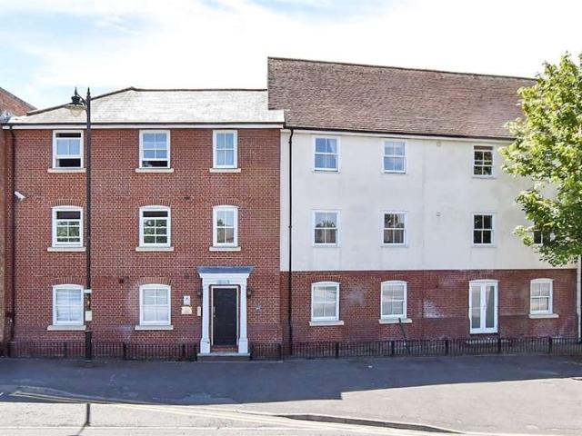 Apartment for sale in Navestock Side, Essex