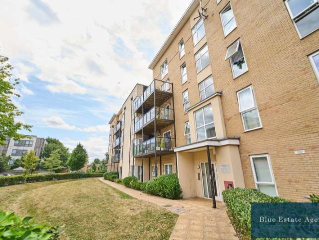 Apartment for sale in London Borough of Hounslow, Greater London