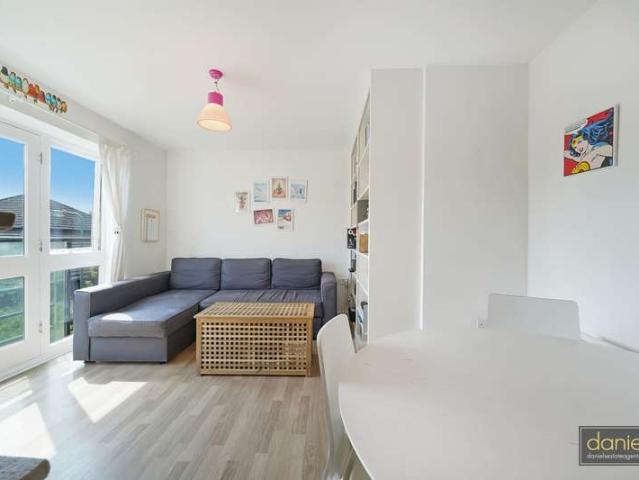 Apartment for sale in Harlesden, Greater London