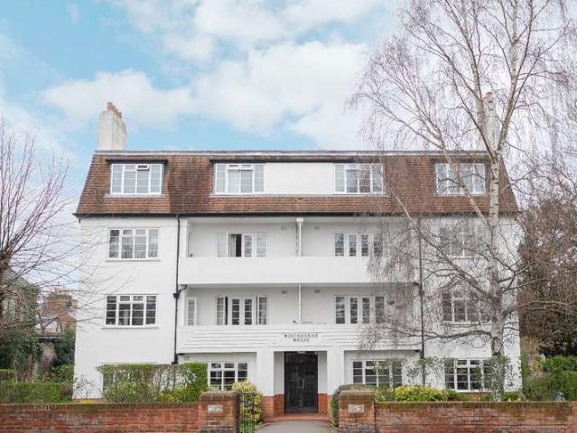 Apartment for sale in St Margarets, Greater London