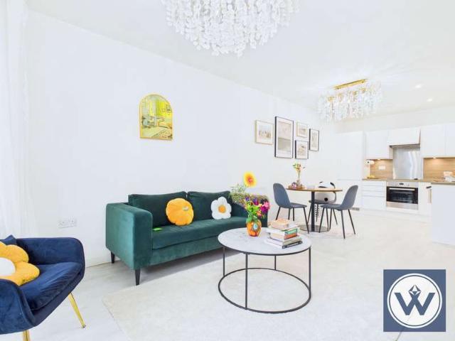 Apartment for sale in Hayes, Greater London