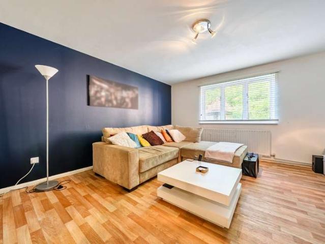 Apartment for sale in London Borough of Lewisham, New Cross