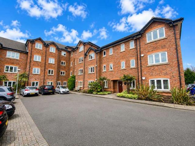 Apartment for sale in Trafford Park, Greater Manchester
