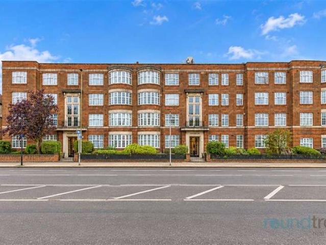 Apartment for sale in London Borough of Barnet, Greater London