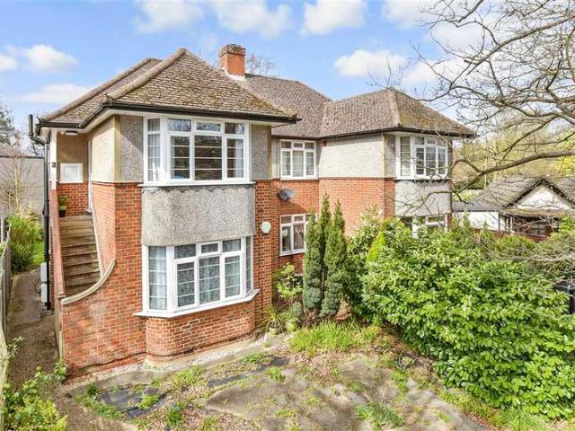Maisonette for sale in London Borough of Croydon, Greater London