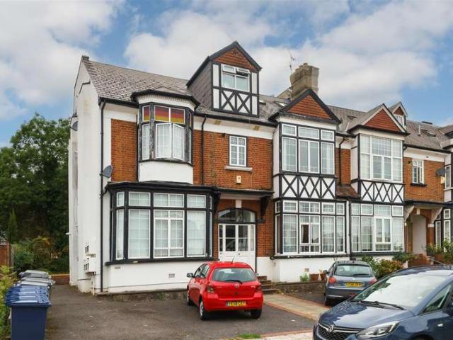 Apartment for sale in Hendon, Greater London