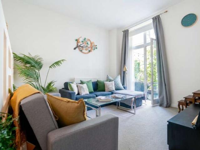 Apartment for sale in Bayswater, Greater London