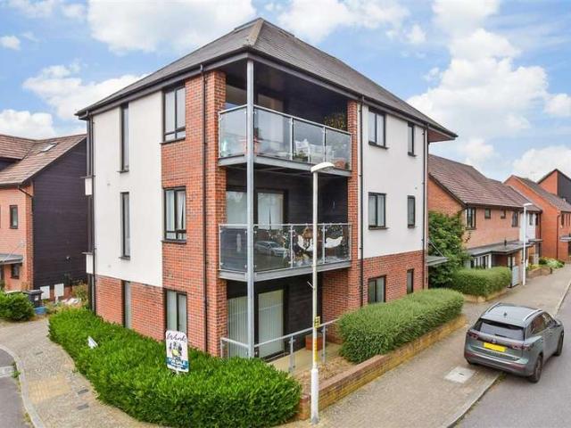 Apartment for sale in Leybourne, Bourne Vale