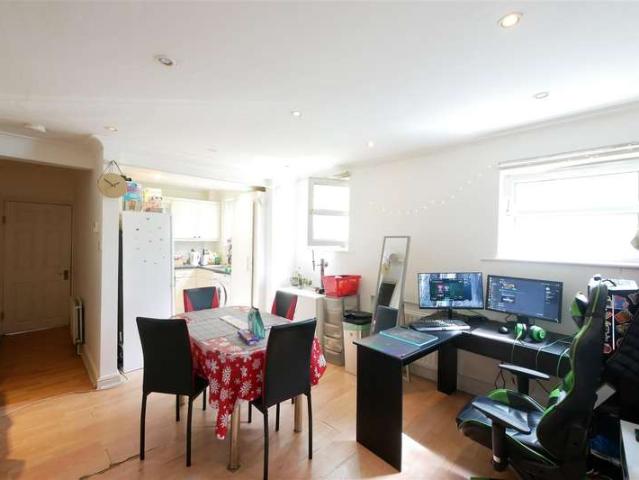 Apartment for rent in West Hackney, Greater London