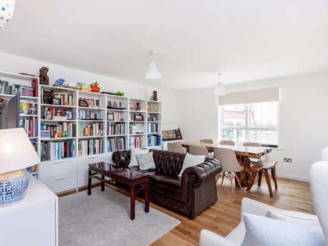 Apartment for sale in Highbury, Greater London